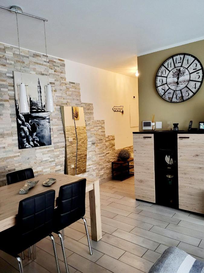 Varese Prime - Large Independent Apartment, Air Conditioning, 2 Bathrooms, 2 Free Covered Parking Spaces, No Restricted Traffic Zone, Train Station 100M, Theatre 150M, Historic City Centre Ngoại thất bức ảnh