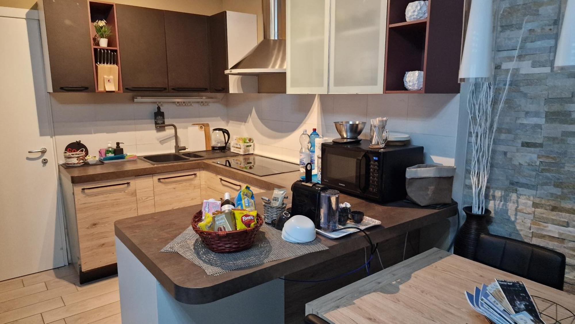 Varese Prime - Large Independent Apartment, Air Conditioning, 2 Bathrooms, 2 Free Covered Parking Spaces, No Restricted Traffic Zone, Train Station 100M, Theatre 150M, Historic City Centre Ngoại thất bức ảnh