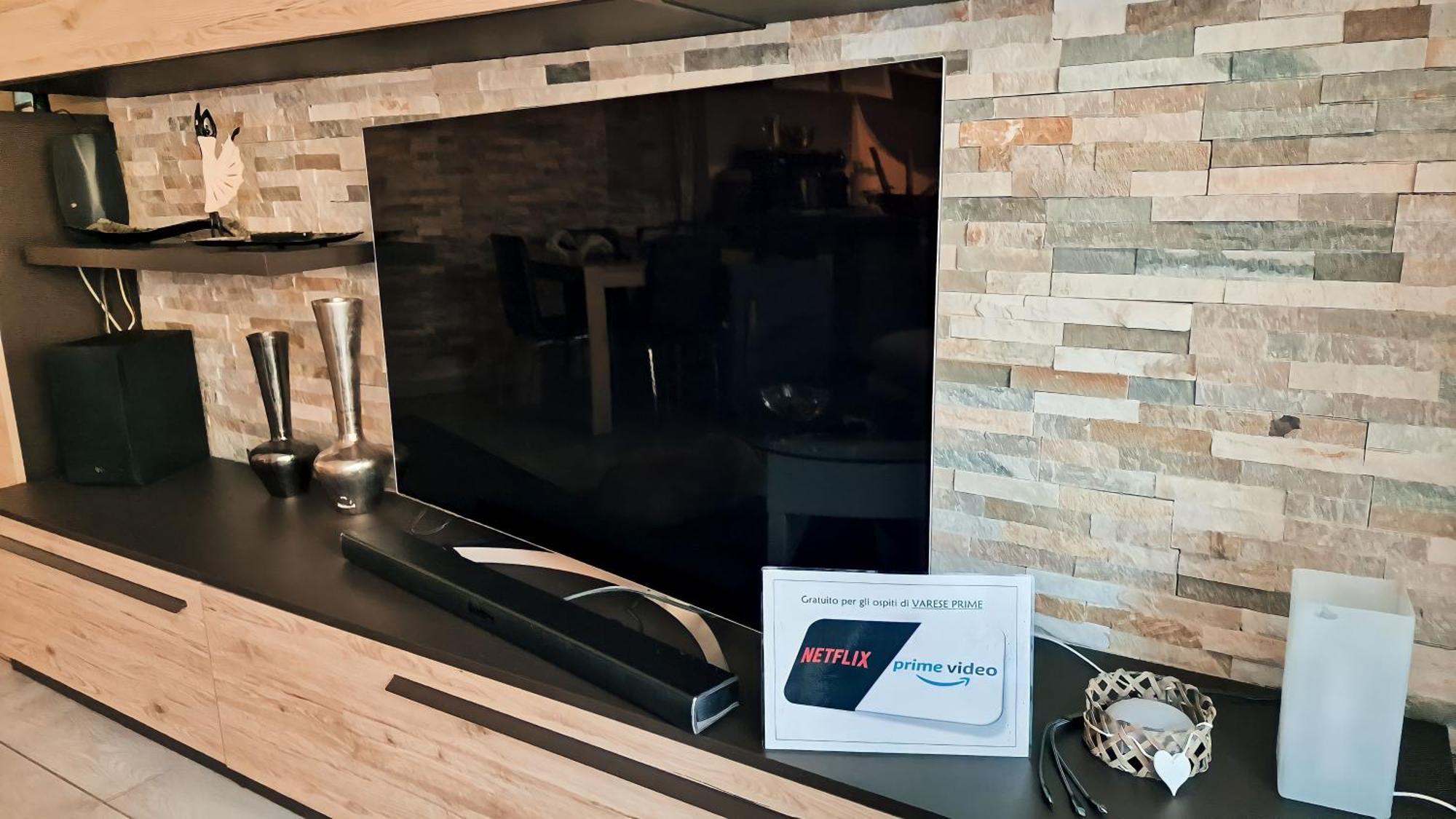 Varese Prime - Large Independent Apartment, Air Conditioning, 2 Bathrooms, 2 Free Covered Parking Spaces, No Restricted Traffic Zone, Train Station 100M, Theatre 150M, Historic City Centre Ngoại thất bức ảnh