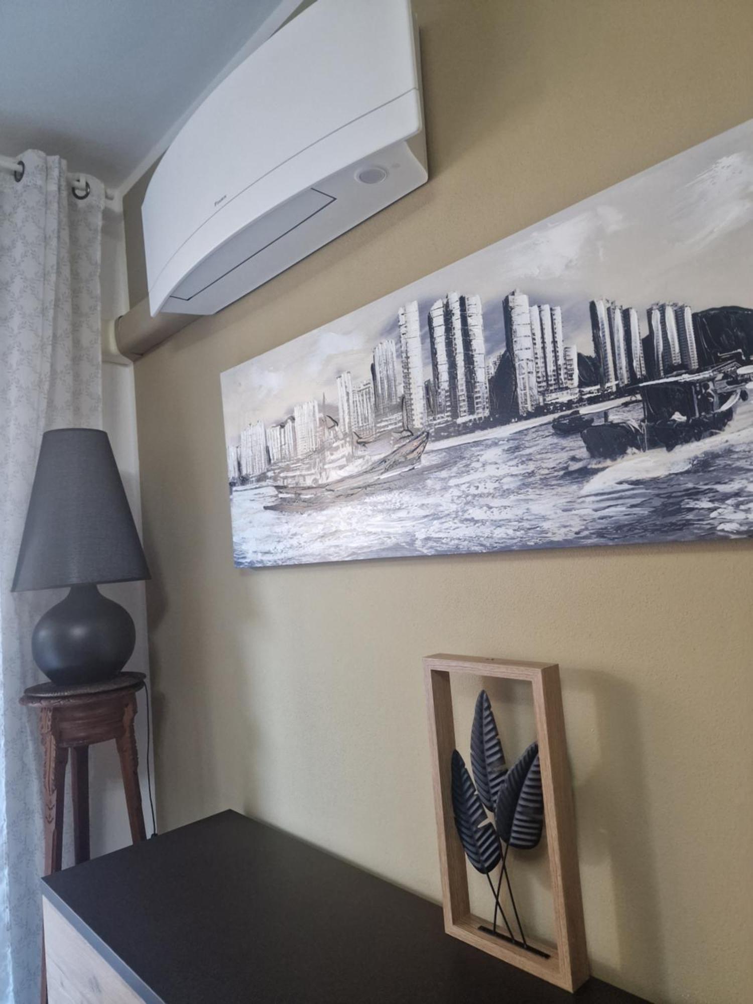 Varese Prime - Large Independent Apartment, Air Conditioning, 2 Bathrooms, 2 Free Covered Parking Spaces, No Restricted Traffic Zone, Train Station 100M, Theatre 150M, Historic City Centre Ngoại thất bức ảnh