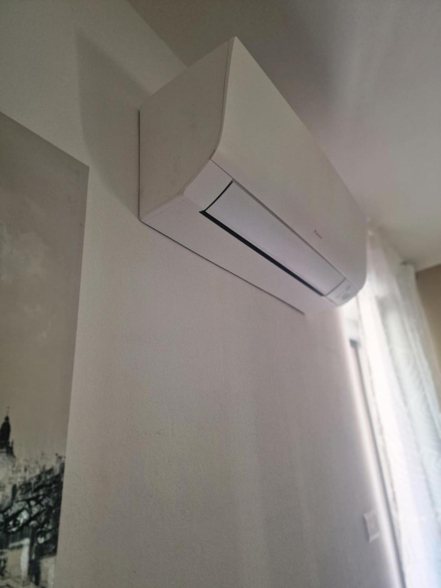 Varese Prime - Large Independent Apartment, Air Conditioning, 2 Bathrooms, 2 Free Covered Parking Spaces, No Restricted Traffic Zone, Train Station 100M, Theatre 150M, Historic City Centre Ngoại thất bức ảnh