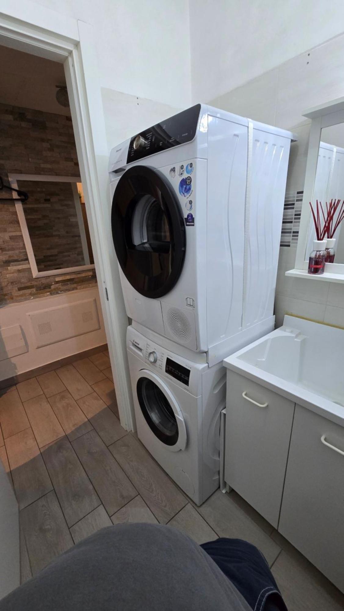 Varese Prime - Large Independent Apartment, Air Conditioning, 2 Bathrooms, 2 Free Covered Parking Spaces, No Restricted Traffic Zone, Train Station 100M, Theatre 150M, Historic City Centre Ngoại thất bức ảnh