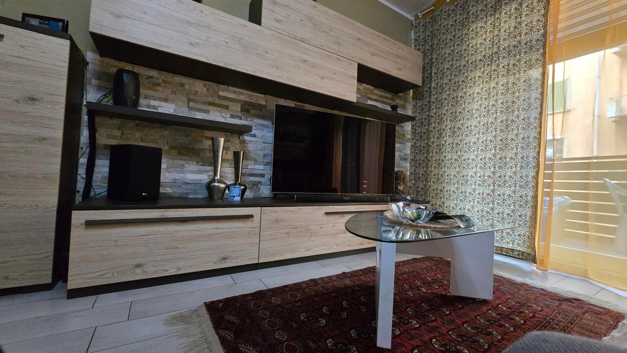 Varese Prime - Large Independent Apartment, Air Conditioning, 2 Bathrooms, 2 Free Covered Parking Spaces, No Restricted Traffic Zone, Train Station 100M, Theatre 150M, Historic City Centre Ngoại thất bức ảnh