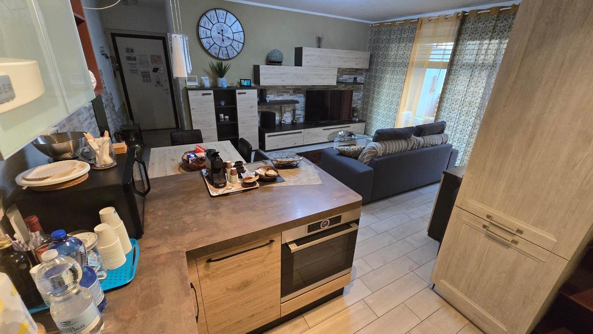 Varese Prime - Large Independent Apartment, Air Conditioning, 2 Bathrooms, 2 Free Covered Parking Spaces, No Restricted Traffic Zone, Train Station 100M, Theatre 150M, Historic City Centre Ngoại thất bức ảnh